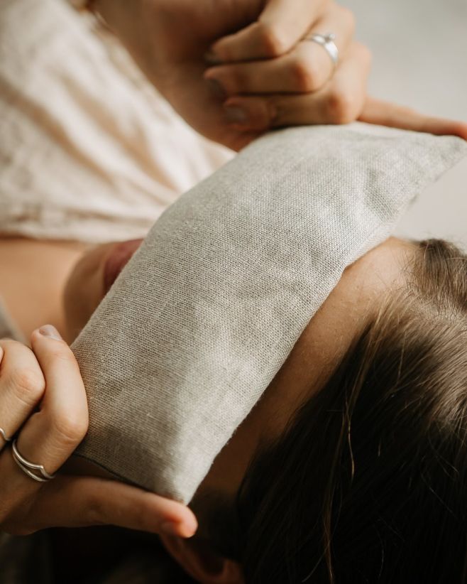 Na konci školního roku si učitelé zaslouží chvíli klidu a péče. Darujte jim smysluplný dárek – bylinkový nahřívací...